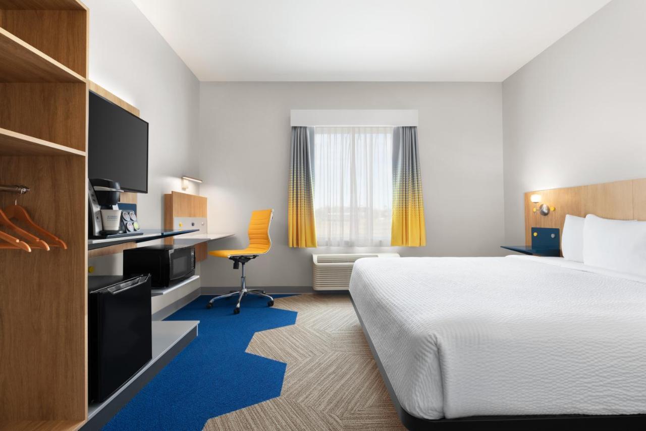 Microtel Inn & Suites By Wyndham Lachute Esterno foto