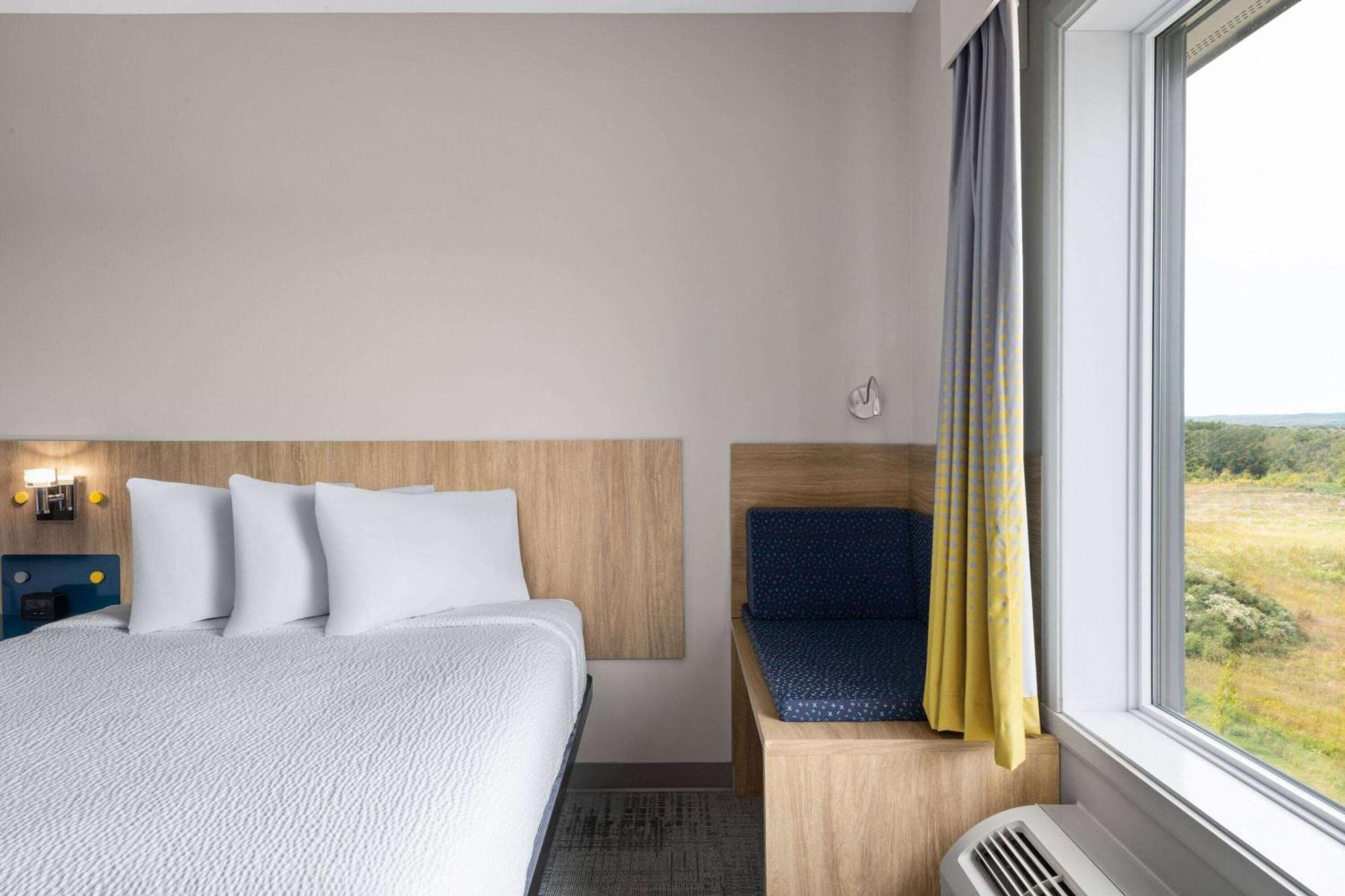 Microtel Inn & Suites By Wyndham Lachute Esterno foto