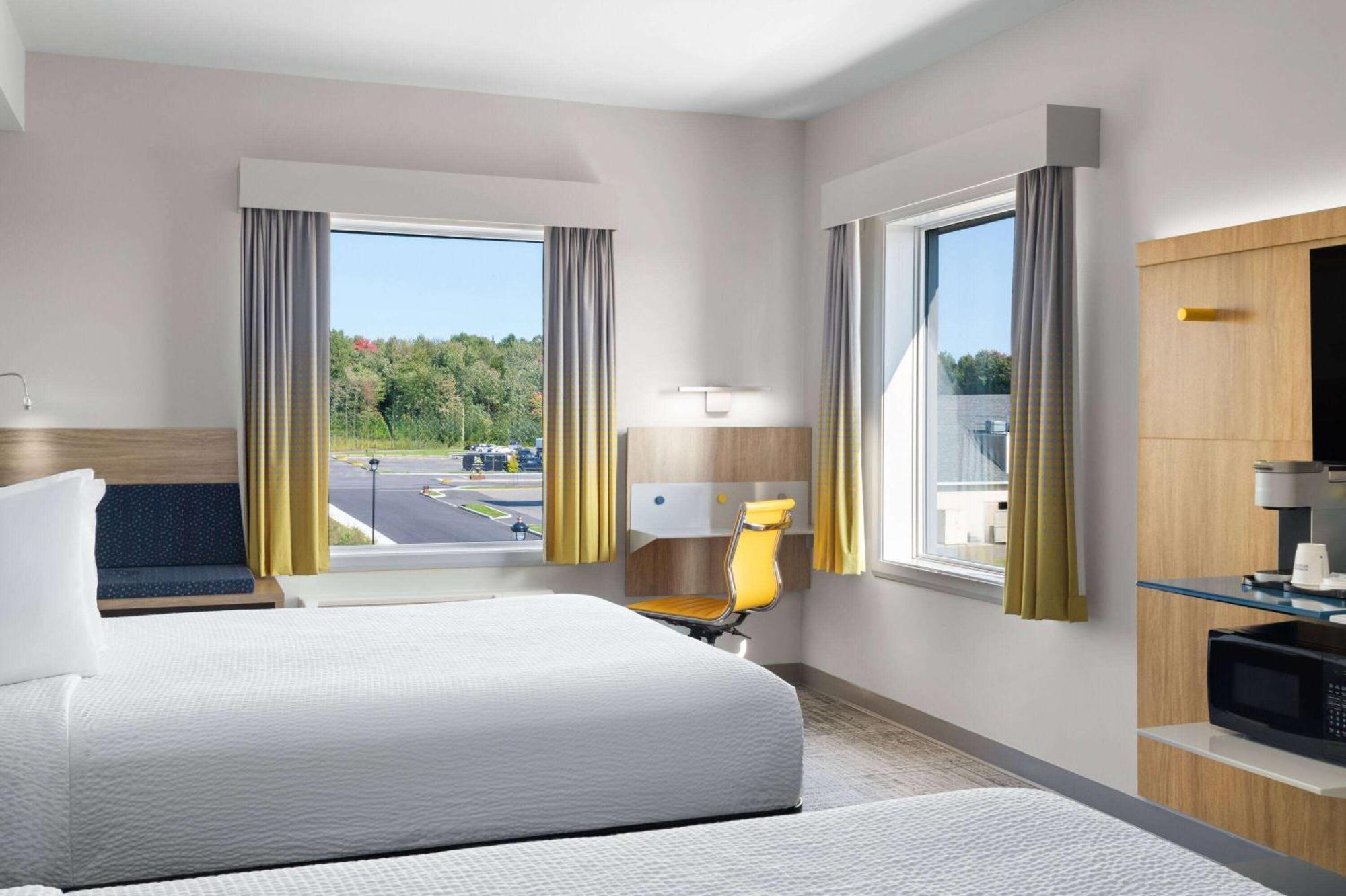 Microtel Inn & Suites By Wyndham Lachute Esterno foto