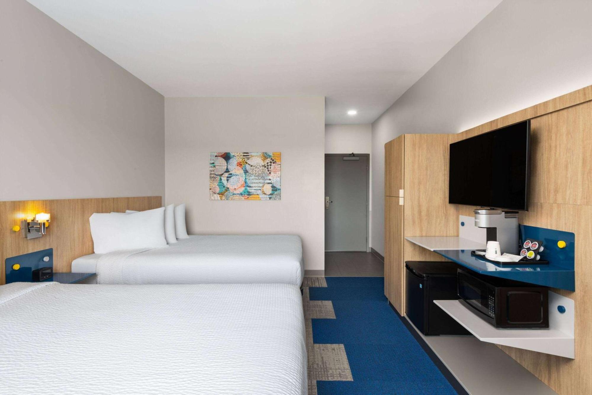Microtel Inn & Suites By Wyndham Lachute Esterno foto