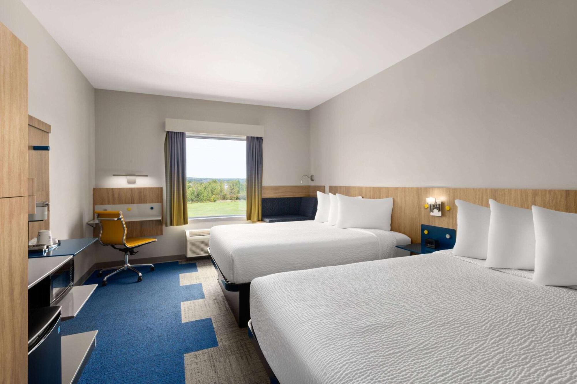 Microtel Inn & Suites By Wyndham Lachute Esterno foto