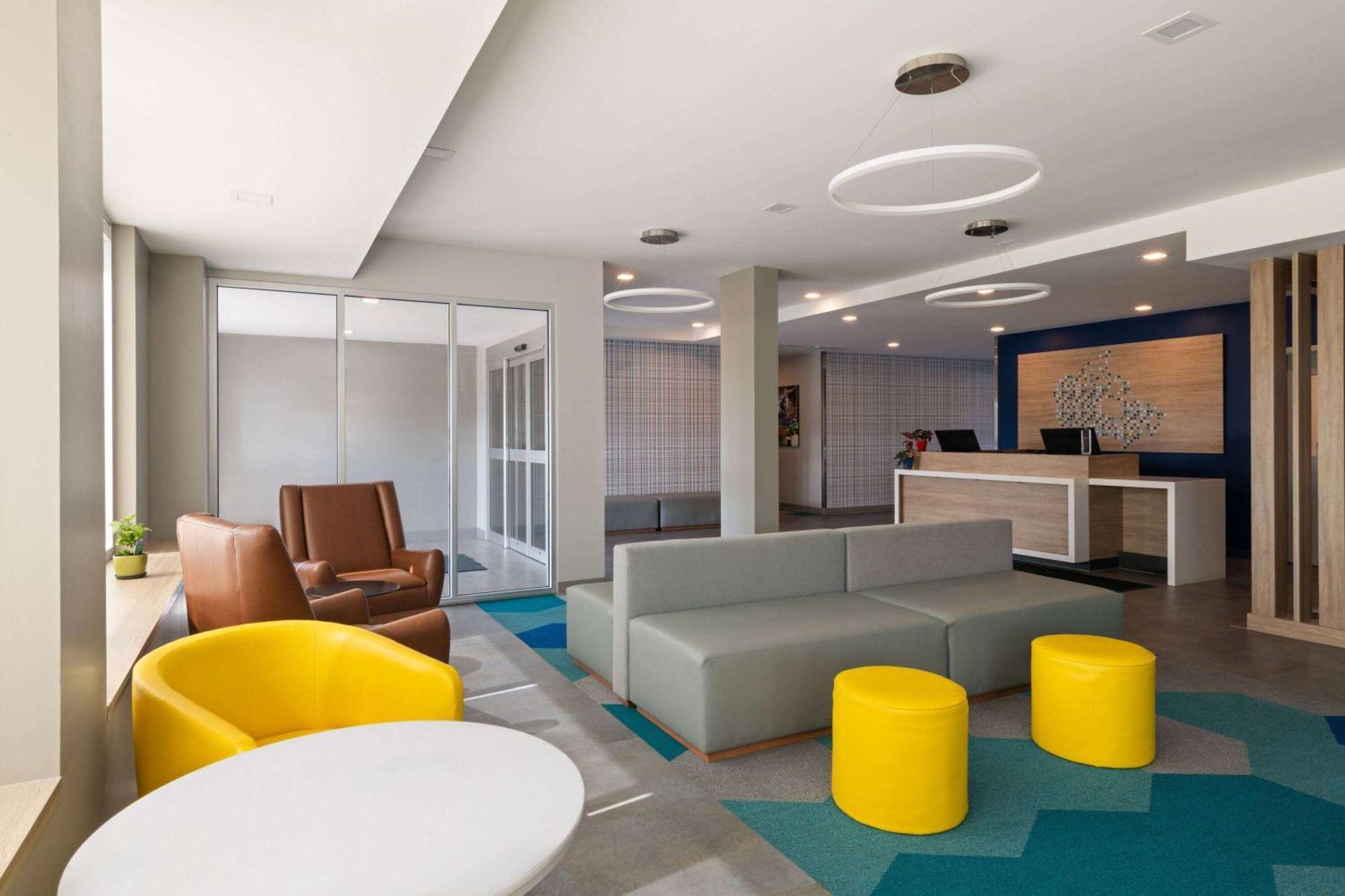 Microtel Inn & Suites By Wyndham Lachute Esterno foto