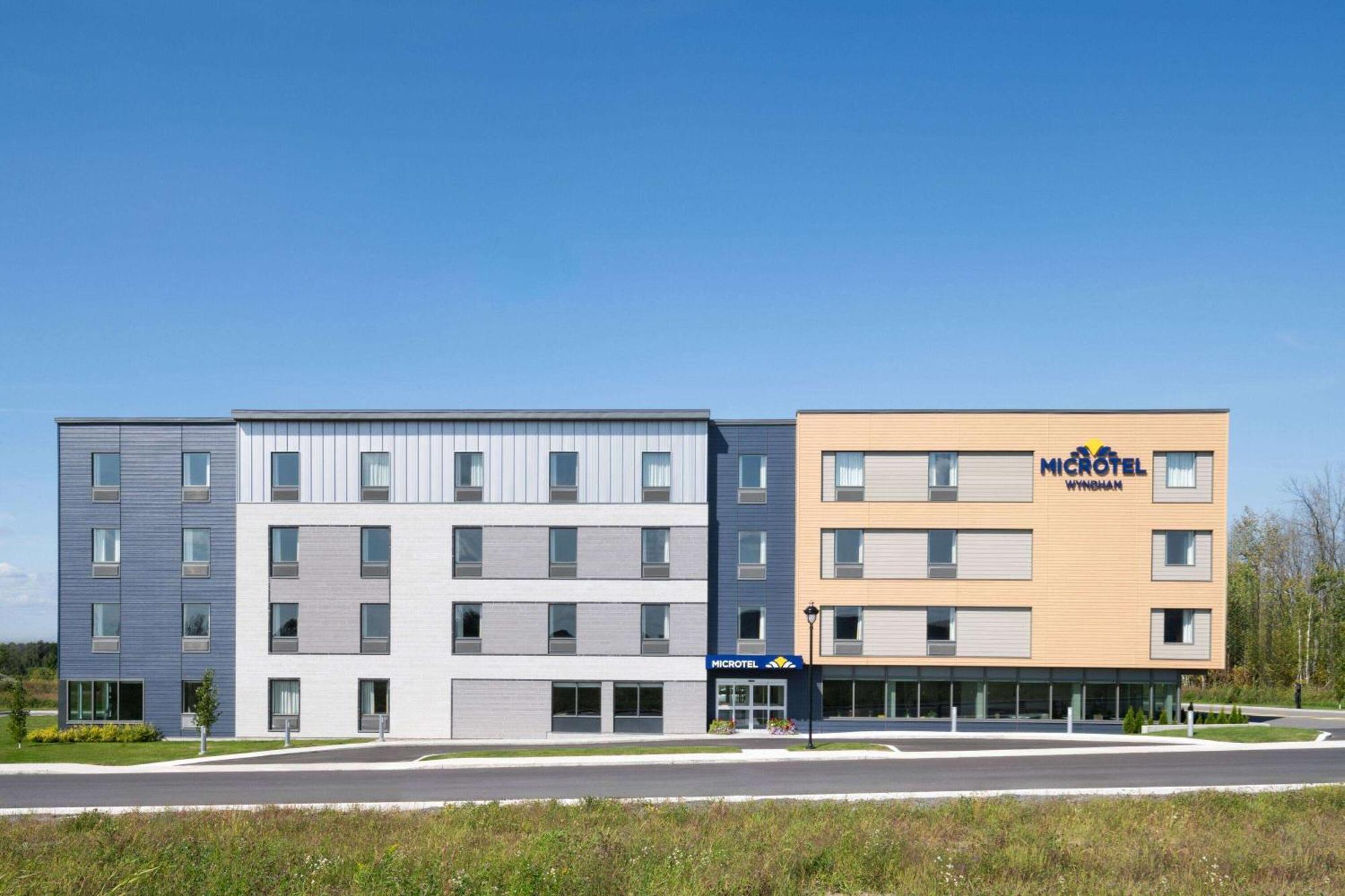 Microtel Inn & Suites By Wyndham Lachute Esterno foto